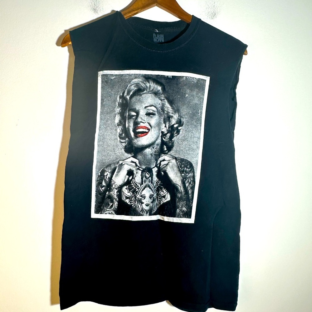 Black Graphic Sleeveless Top